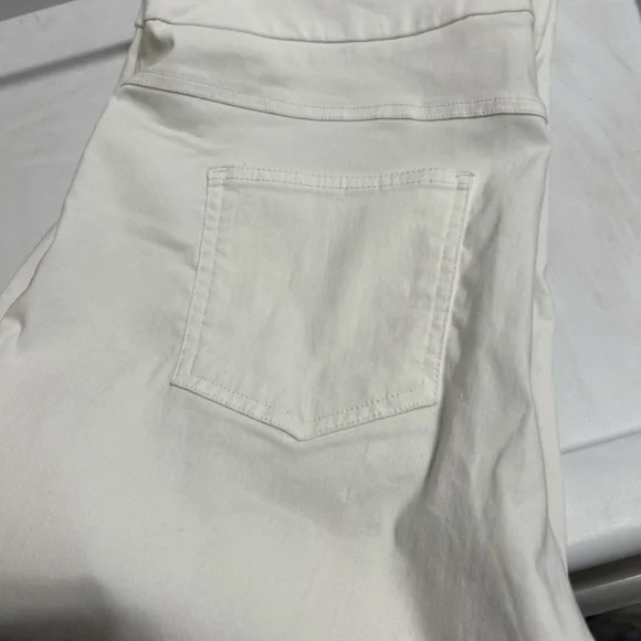 Ruby Rd. Cream Capris - Picture 3 of 4